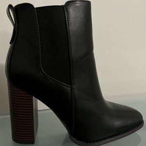 NIB JUSTFAB Maurra Black Onyx Bootie Chunky Slip On Boot Womens SIZE 9.5